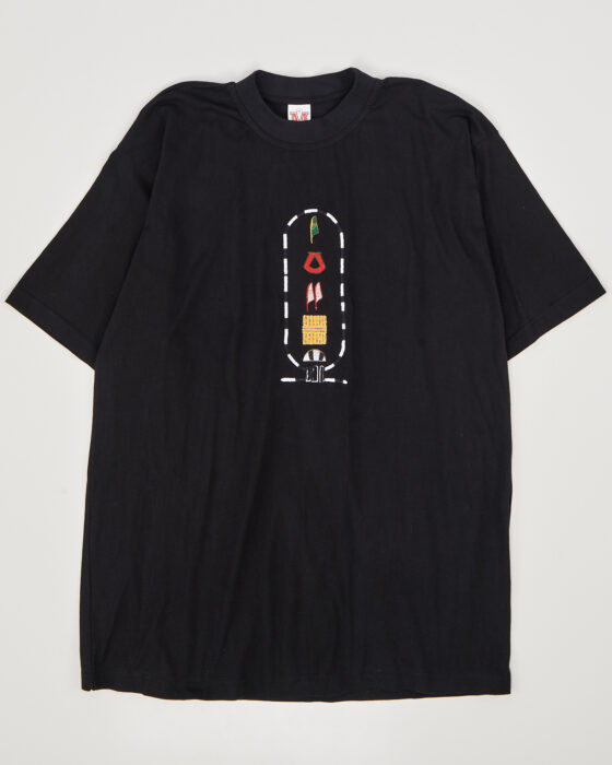 Футболка с вышивкой в египетском стиле