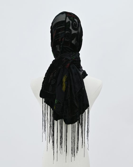 Женский шарф с бархатными вставками