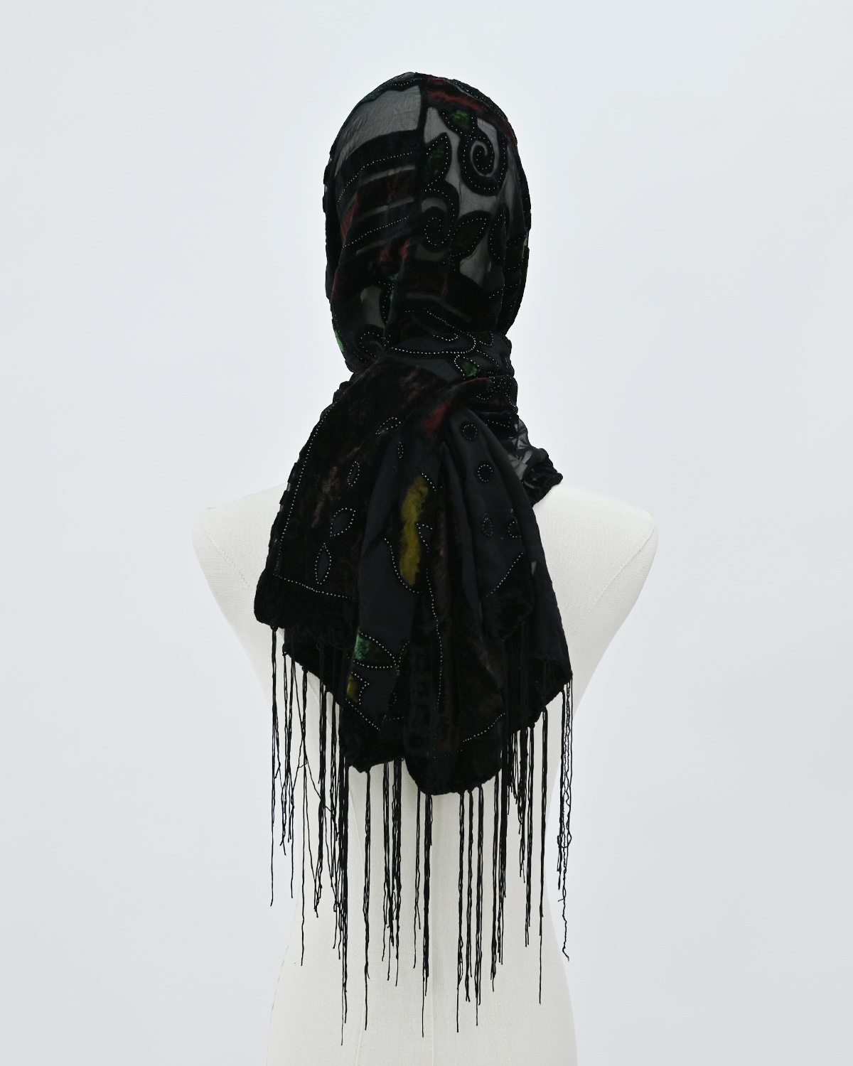 Женский шарф с бархатными вставками