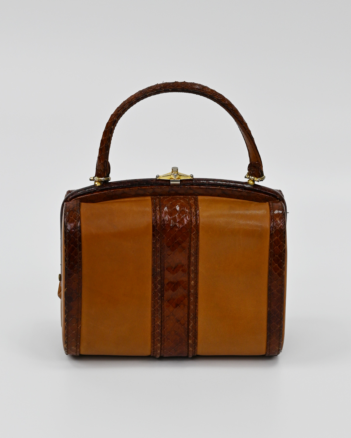 Сумка с вставками под змеиную кожу