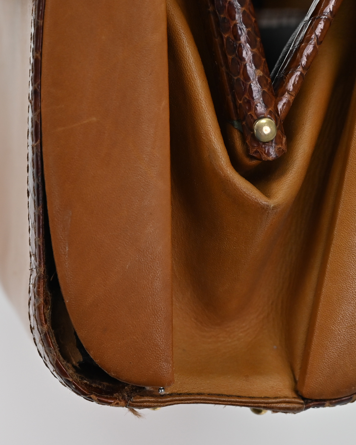 Сумка с вставками под змеиную кожу — фото 7