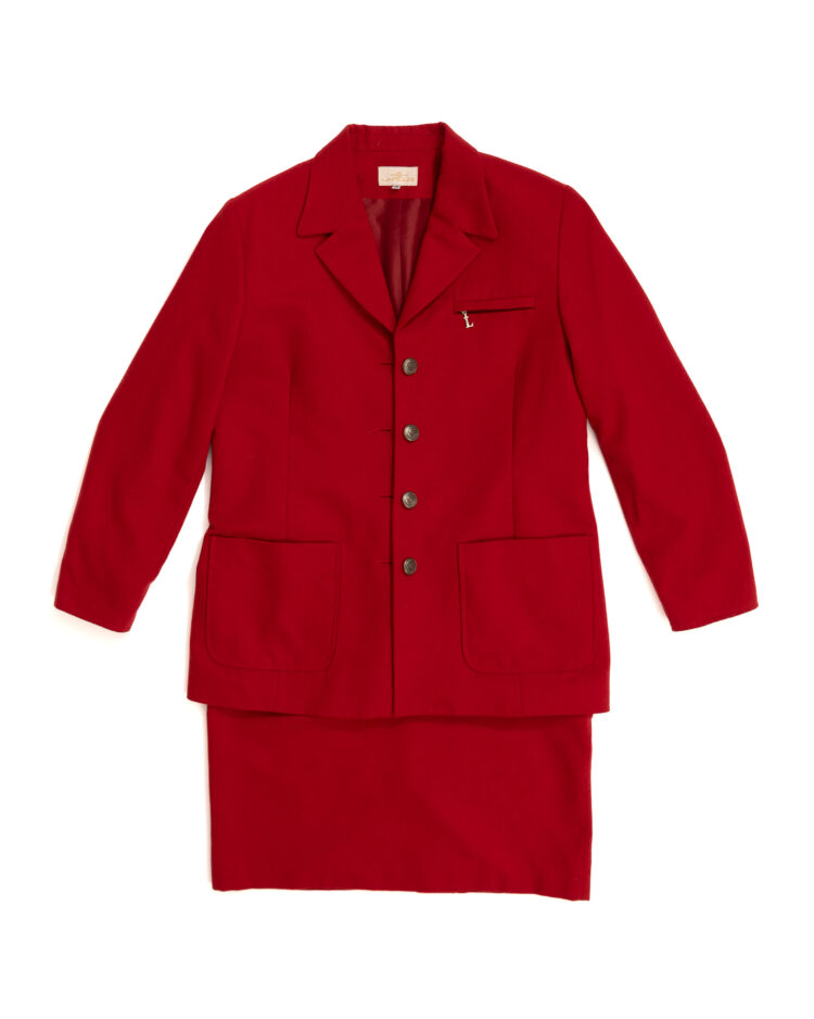 Красный костюм из шерсти
