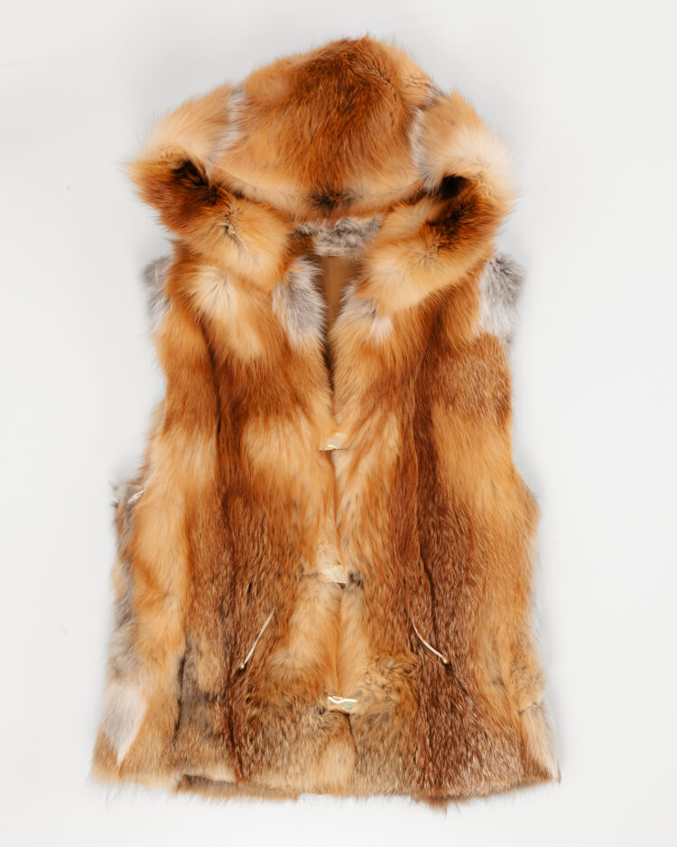 Жилет из натурального меха с капюшоном