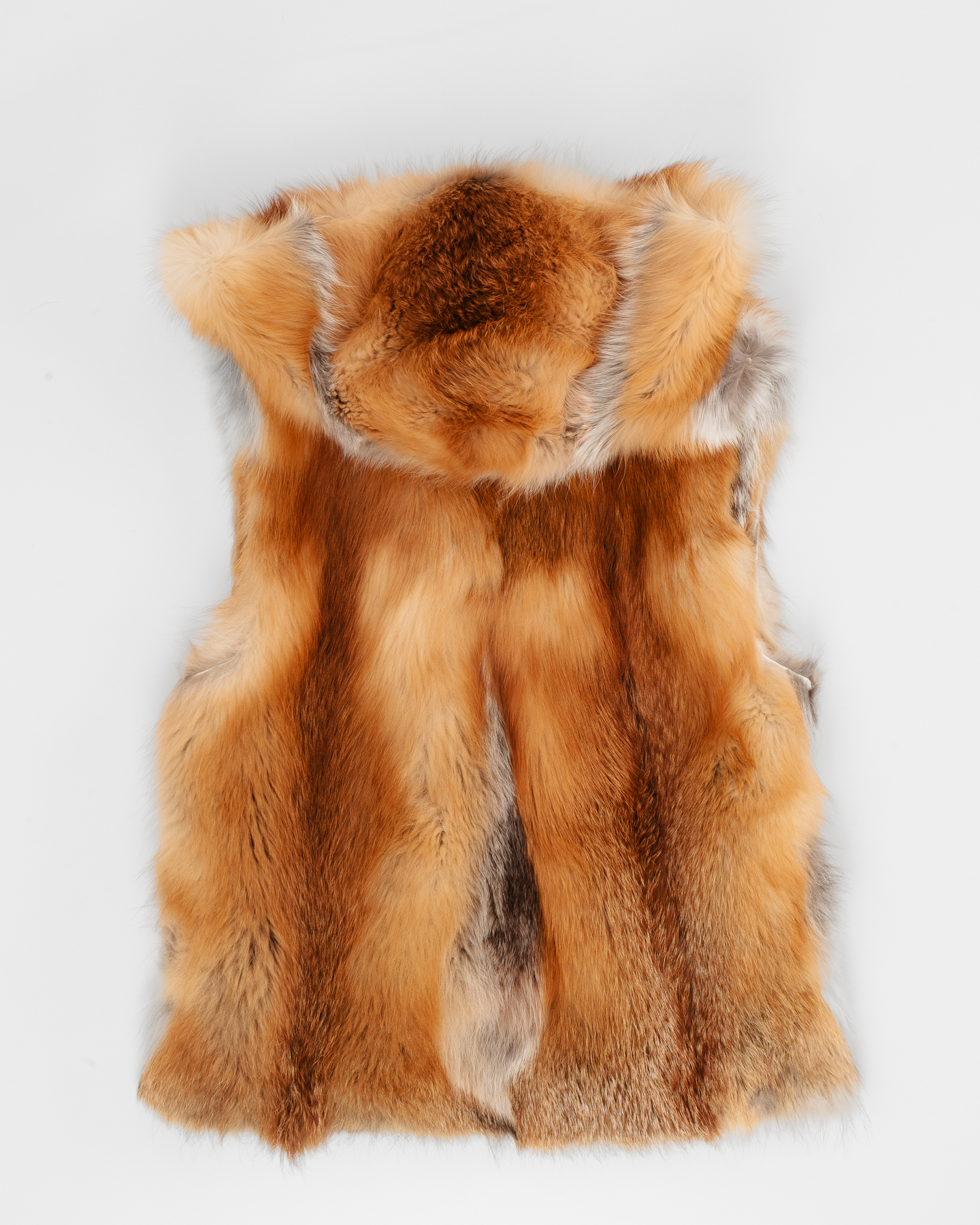 Жилет из натурального меха с капюшоном — фото 2