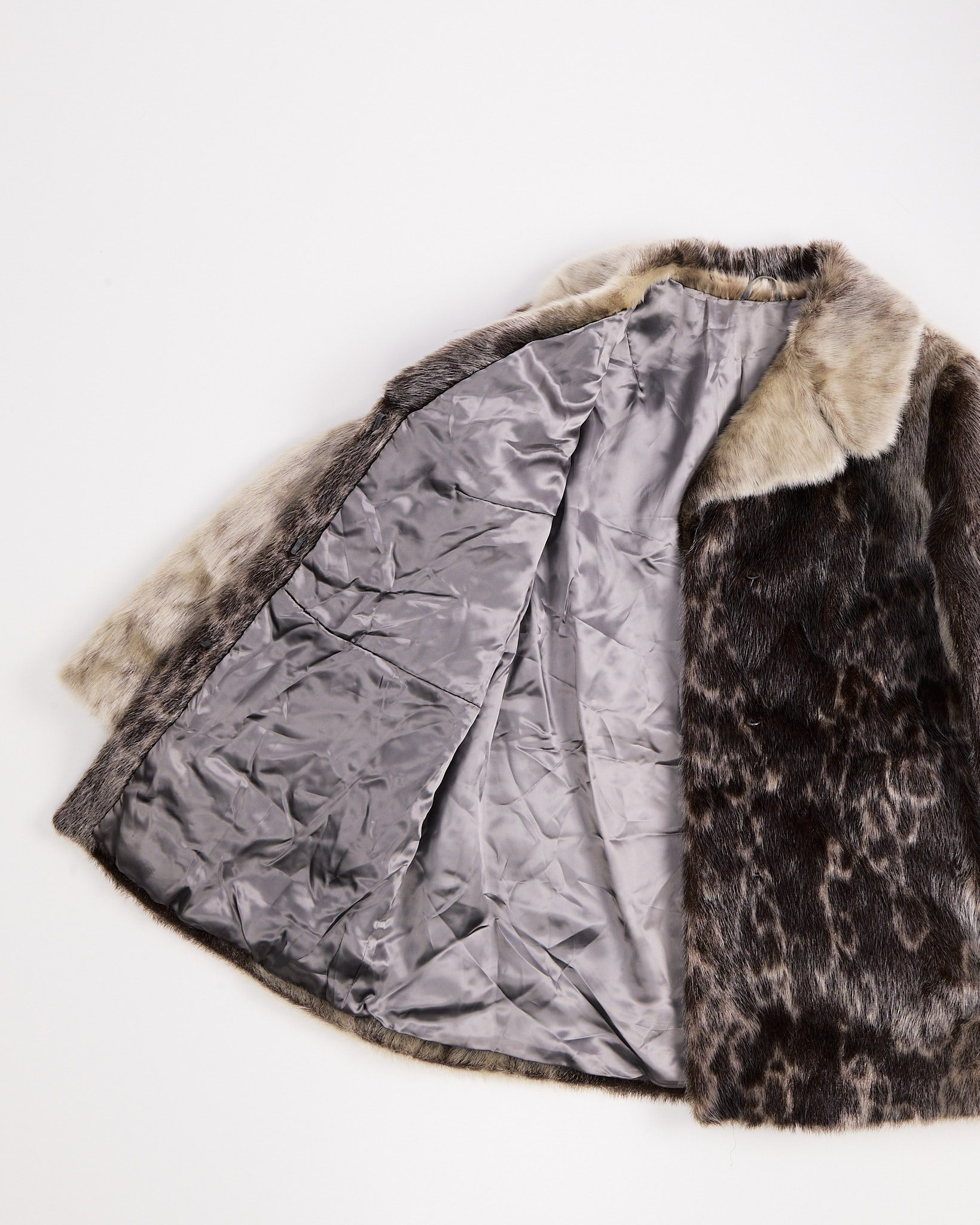 Шуба из нерпы с контрастным воротником — фото 4