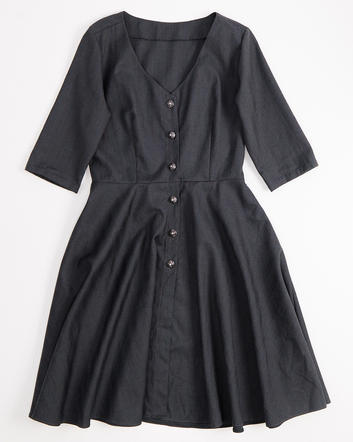 Платье из серой шерстяной ткани