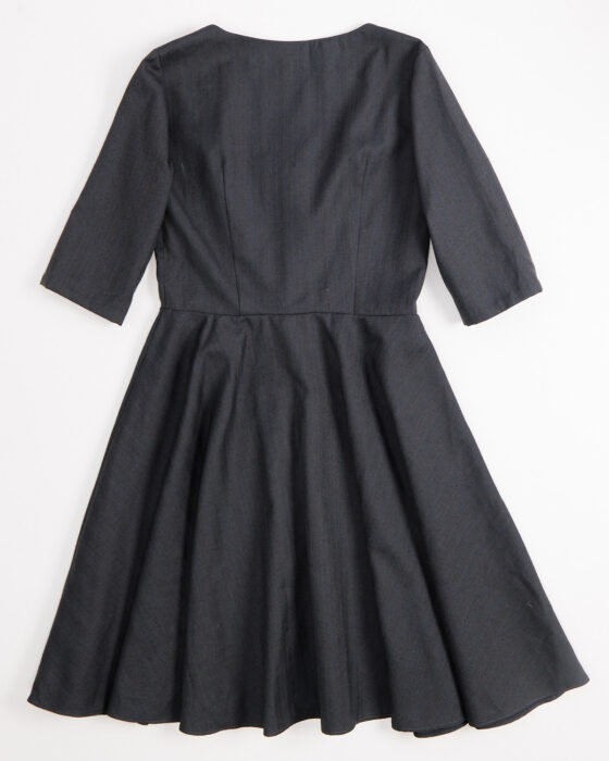 Платье из серой шерстяной ткани — фото 2