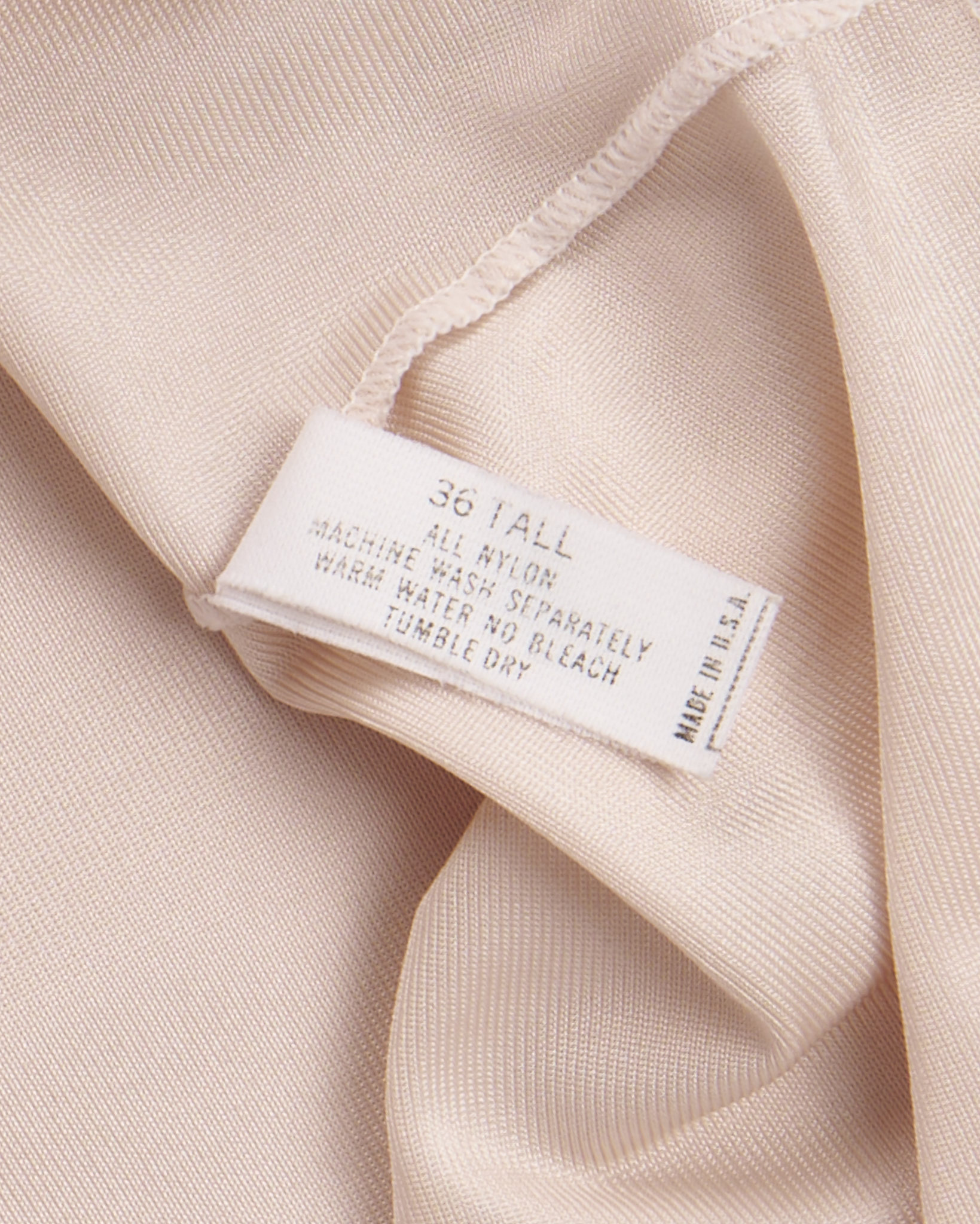 Нежное платье-комбинация с кружевом — фото 4