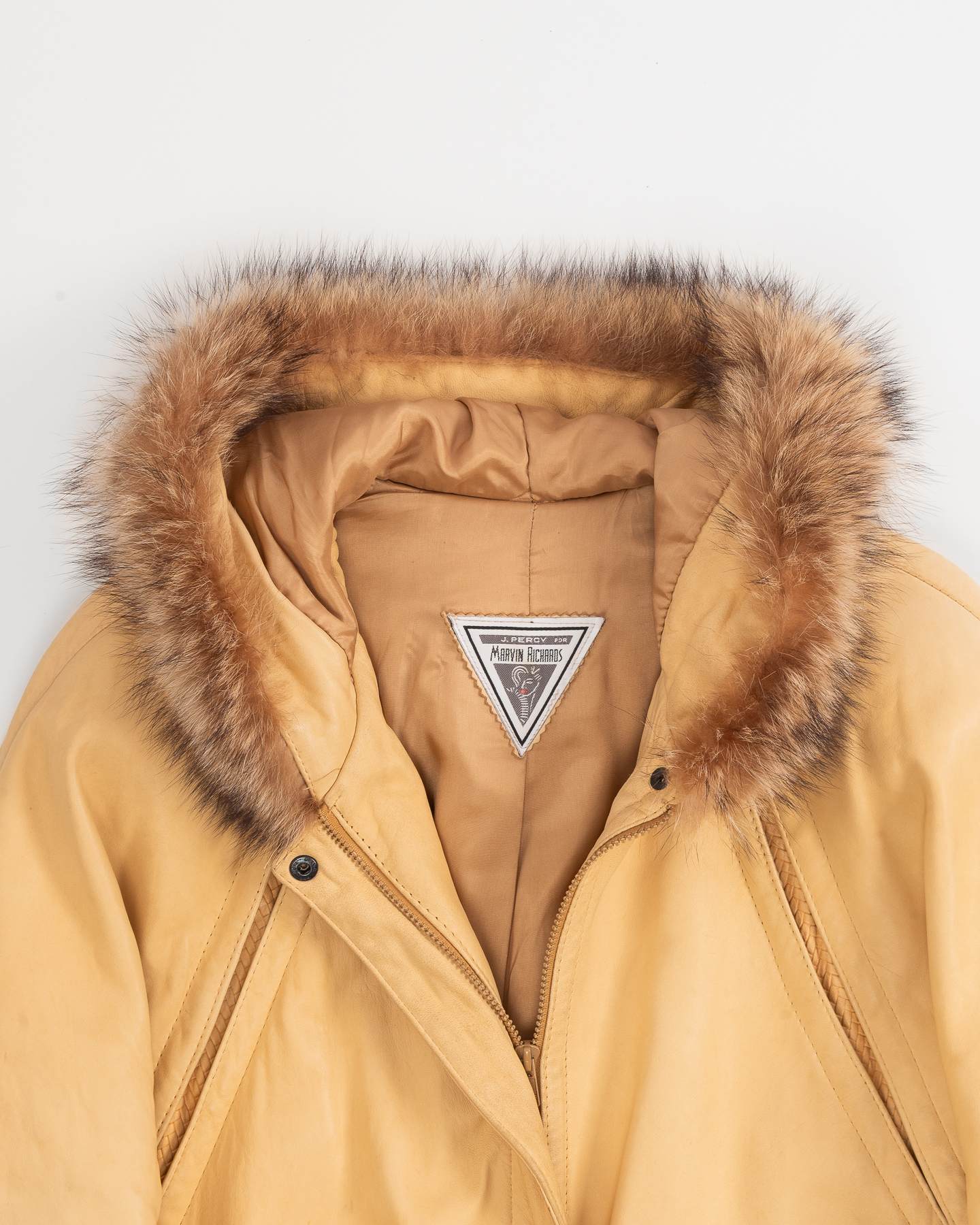 Куртка из кожи с меховой отделкой — фото 3