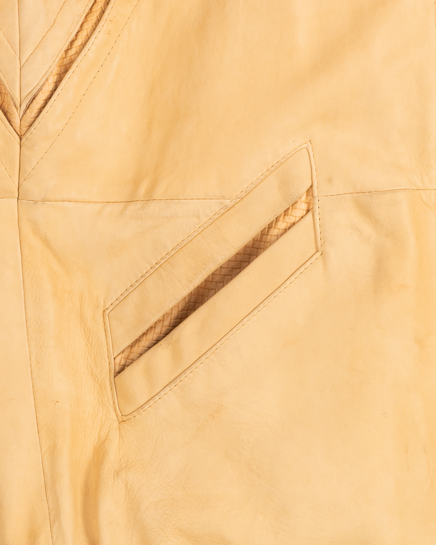 Куртка из кожи с меховой отделкой — фото 5