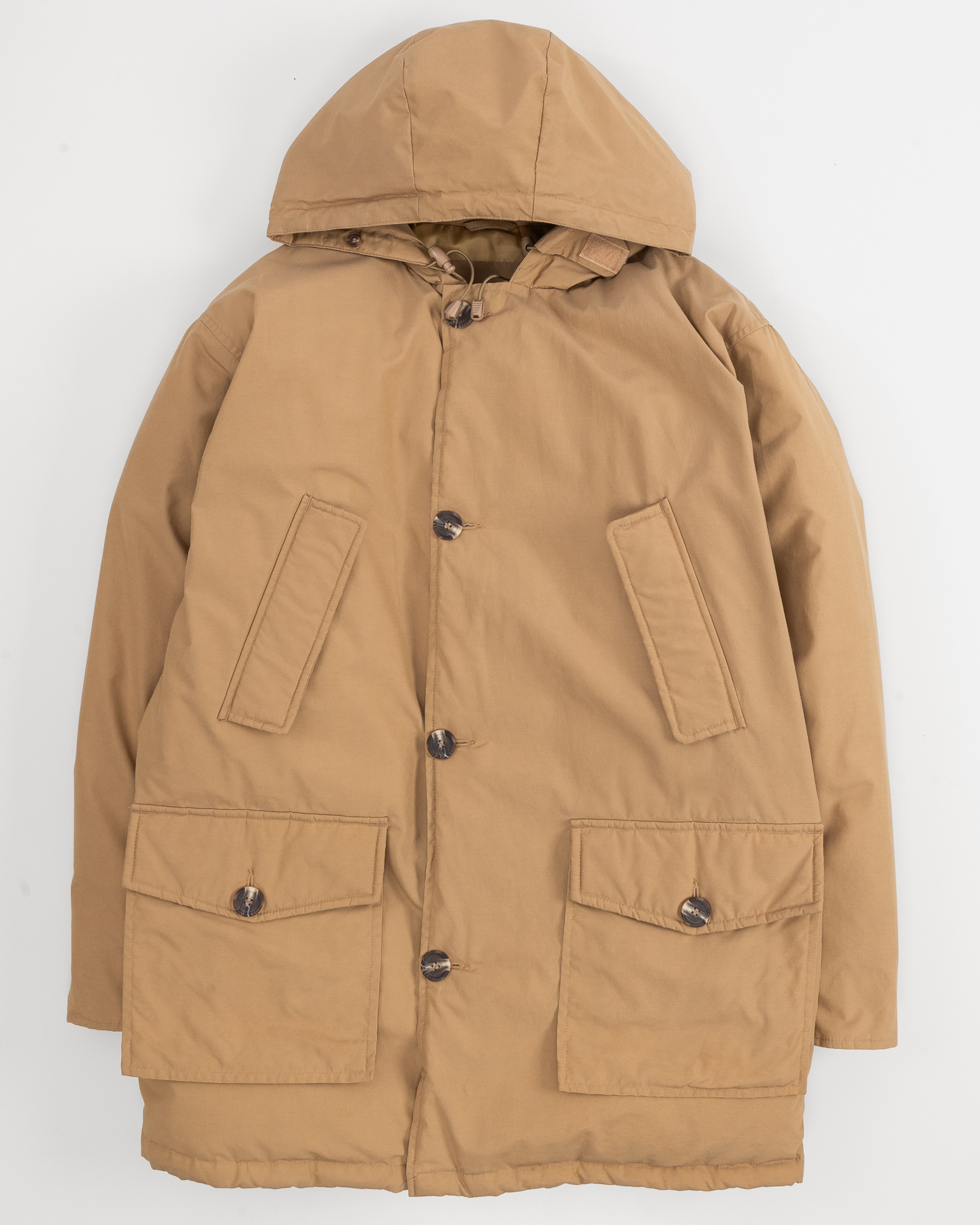 Бежевая пуховая куртка из плотного хлопка