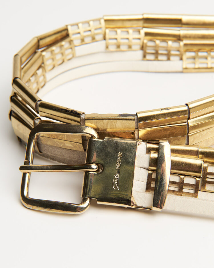 Ремень с металлическими элементами