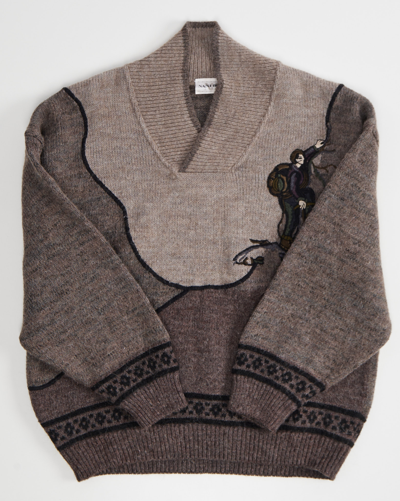 Джемпер с глубоким воротом