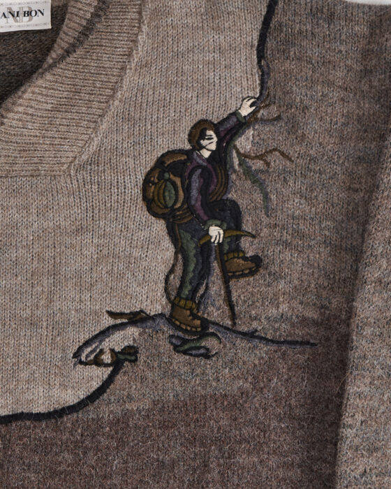 Джемпер с глубоким воротом — фото 4