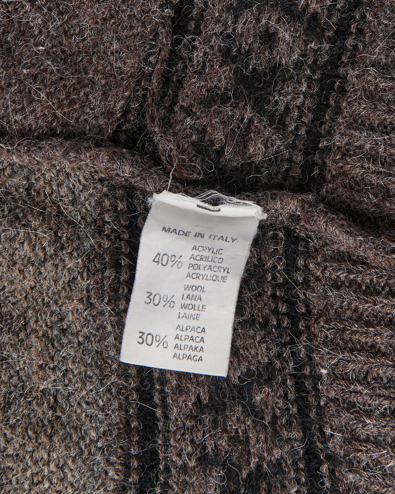 Джемпер с глубоким воротом — фото 5