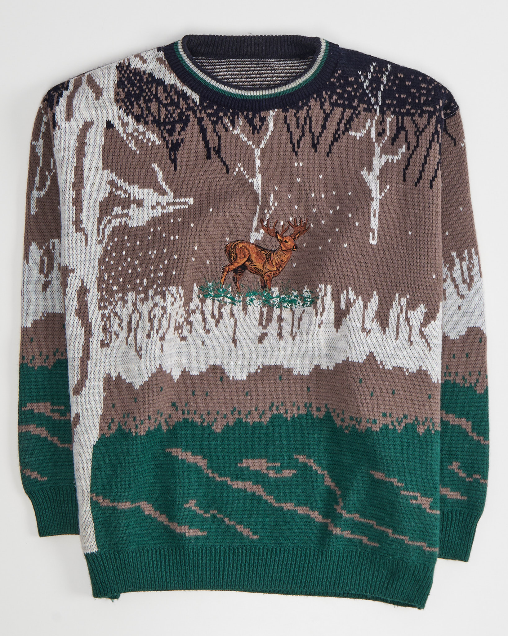 Свитер с лесным пейзажем