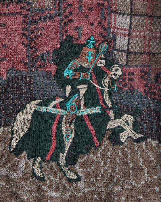 Вязаный свитер с графичным рисунком и вышивкой всадника — фото 4