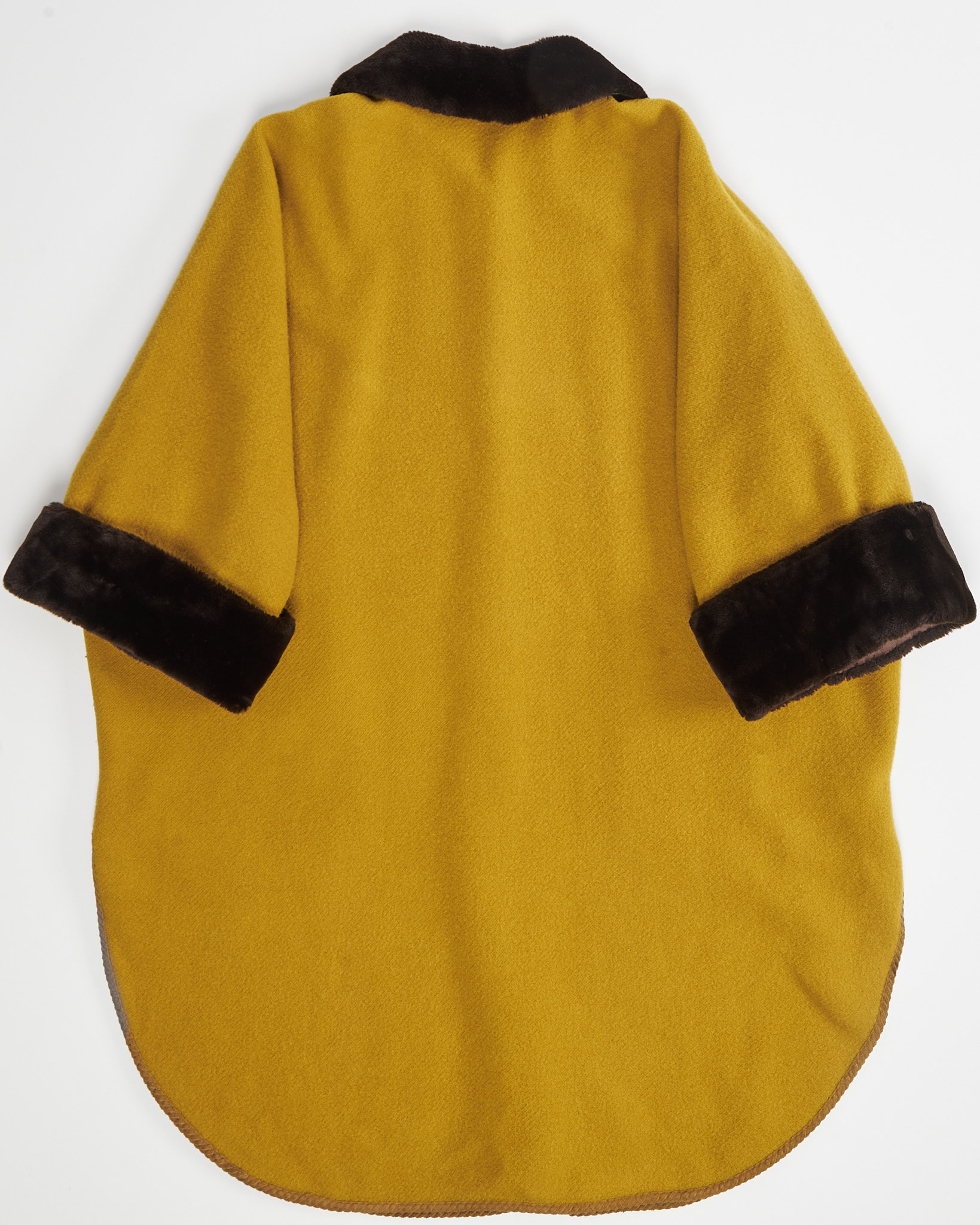 Шерстяное пальто с отделкой из меха — фото 2