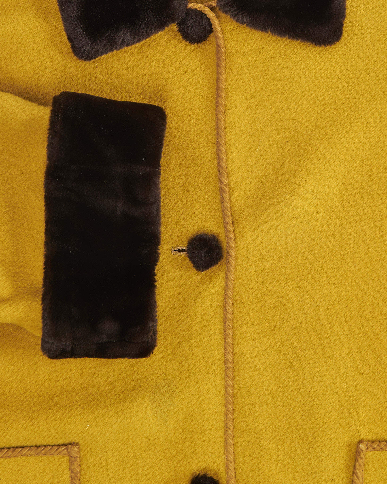 Шерстяное пальто с отделкой из меха — фото 5