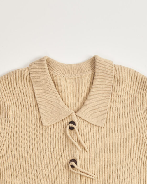 Бежевый вязаный кардиган с застежками — фото 3