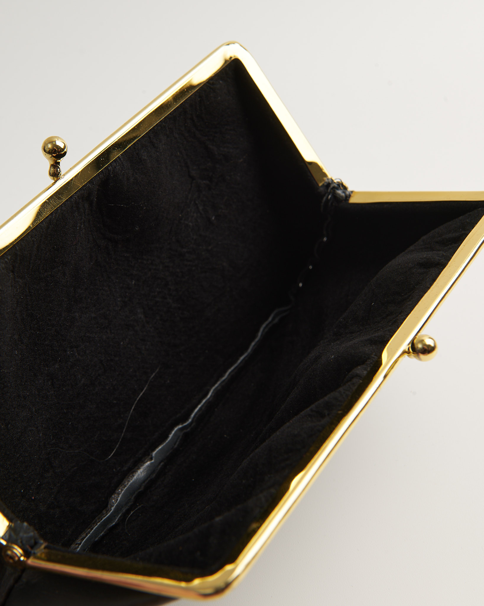 Миниатюрная сумка-клатч из кожи — фото 4