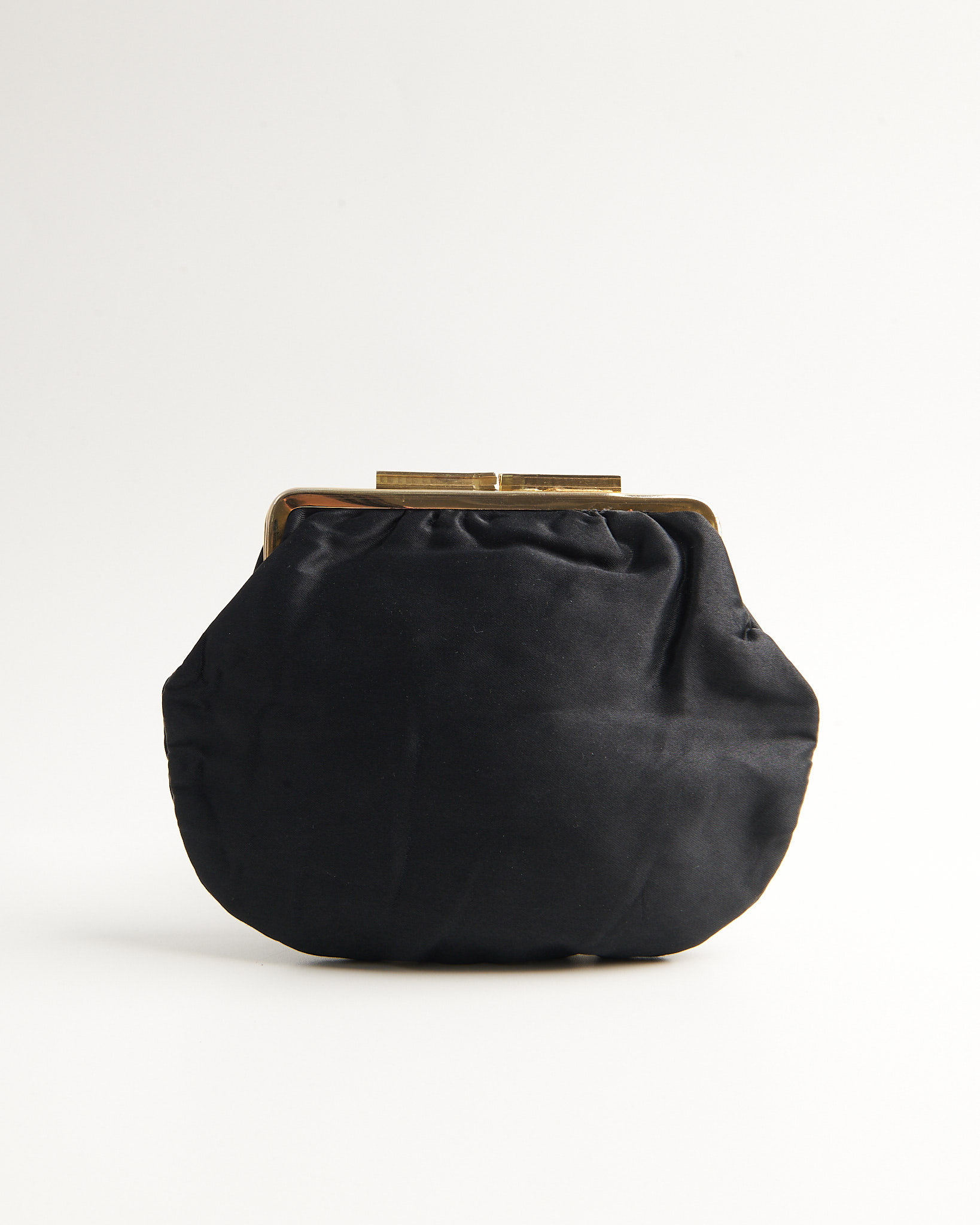 Сатиновый ридикюль с цветочной вышивкой — фото 4