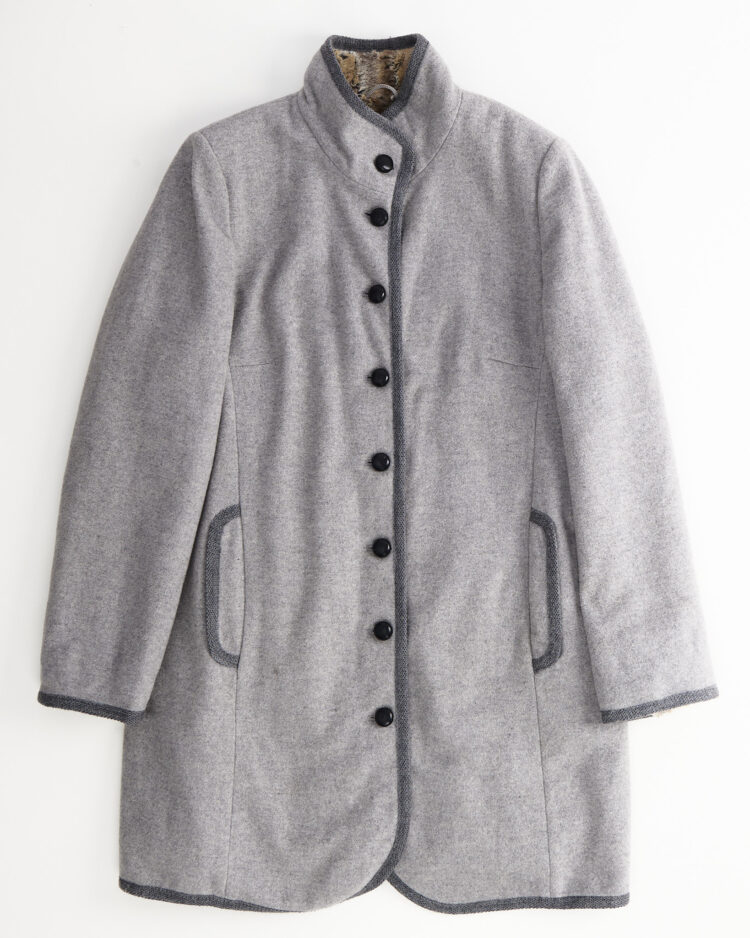 Пальто из шерсти с меховой подкладкой