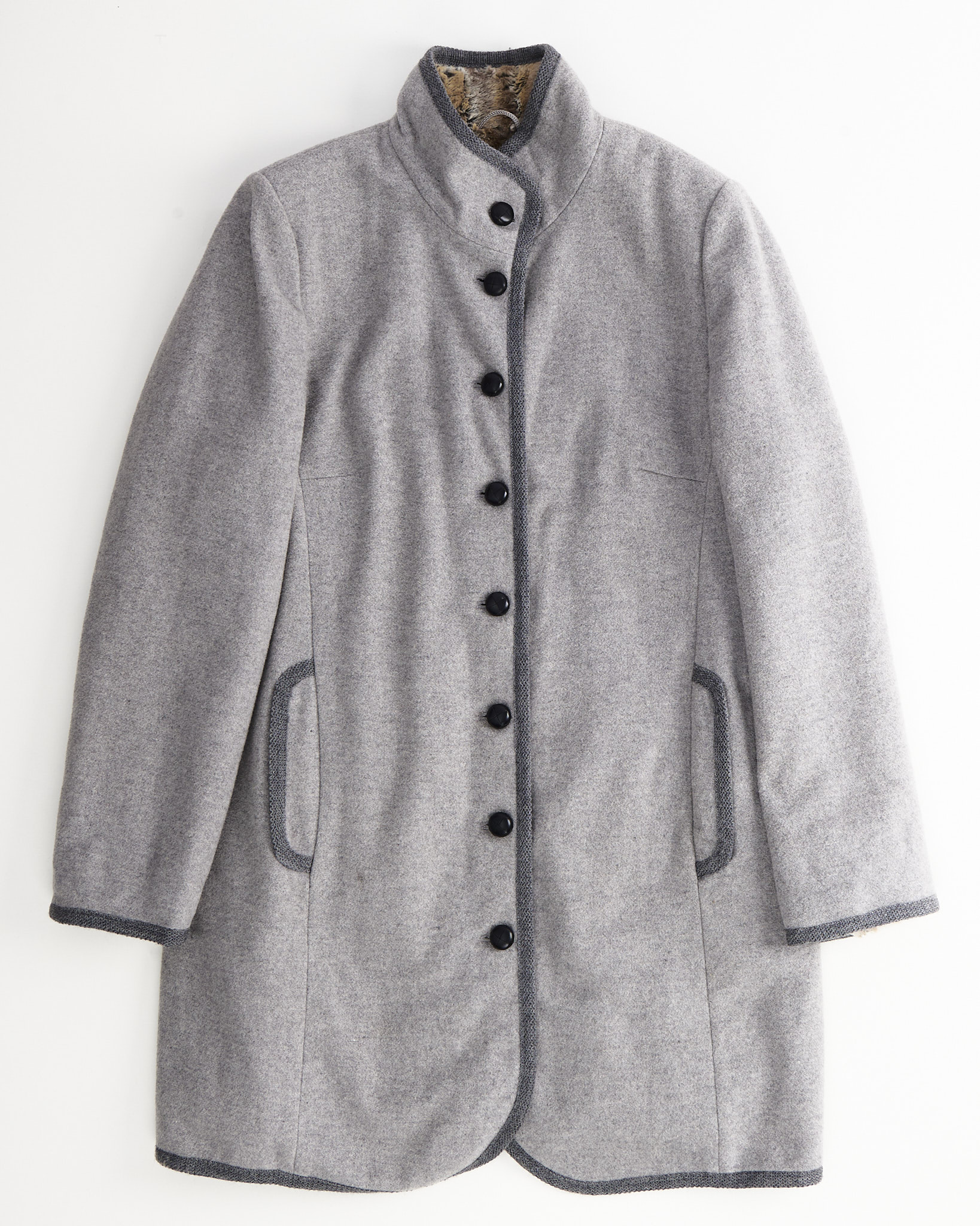 Пальто из шерсти с меховой подкладкой