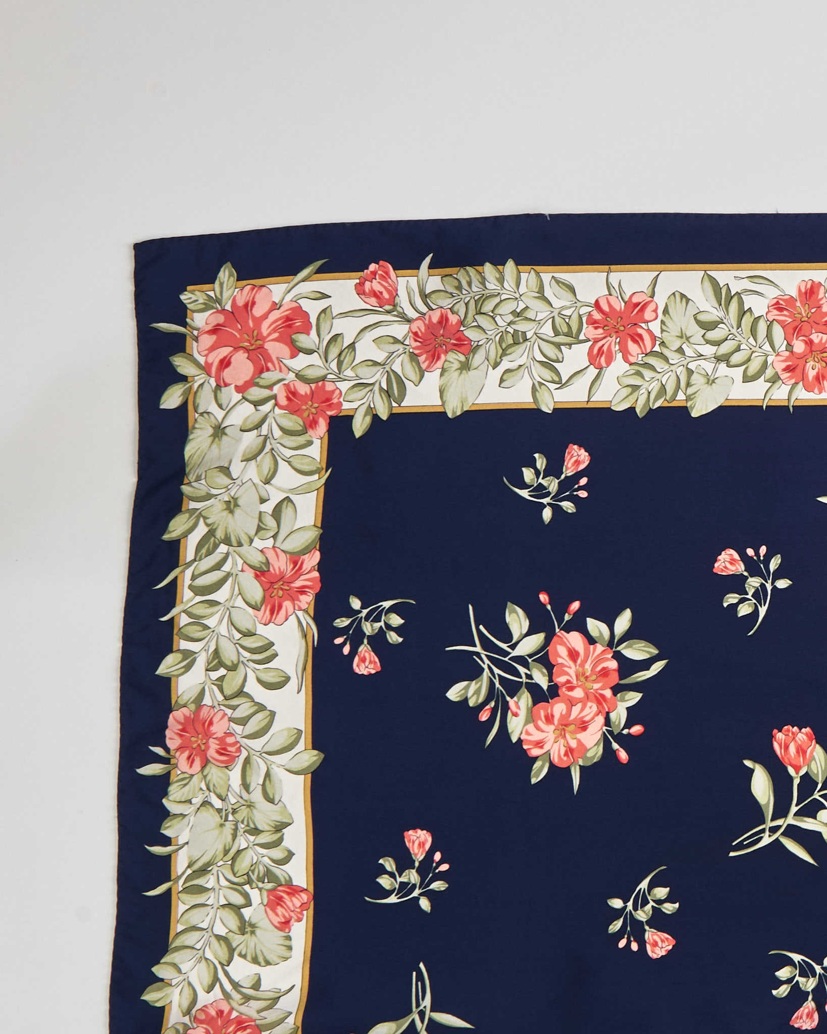 Синий платок с цветами Cacharel Cacharel — фото 2