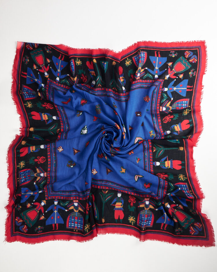 Платок с ярким орнаментом