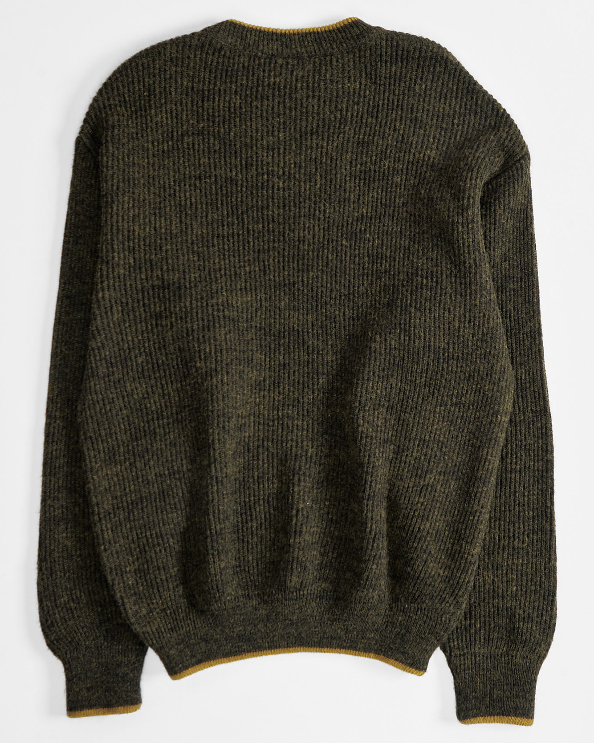 Свитер с гербом в оливковом оттенке — фото 2