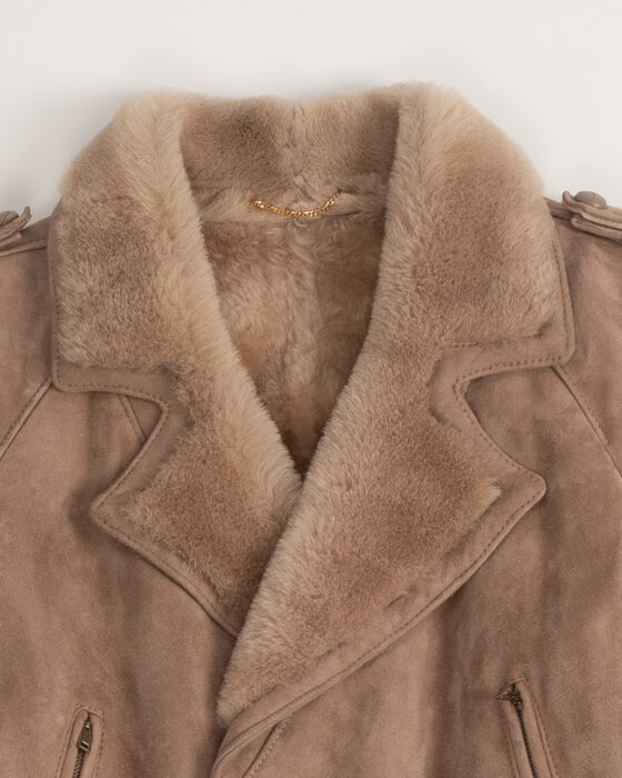 Дубленка из замши с меховой отделкой — фото 3