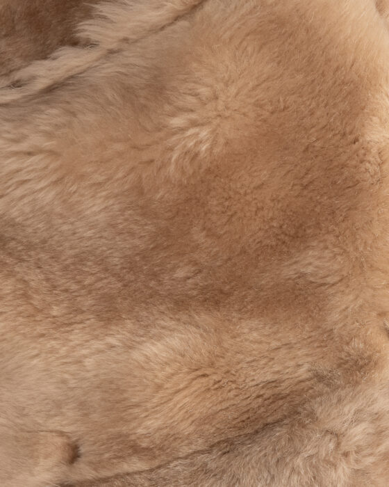 Дубленка из замши с меховой отделкой — фото 5