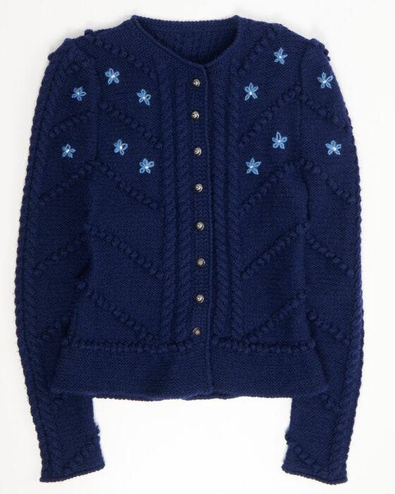 Вязаный кардиган в альпийском стиле