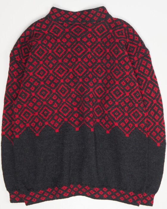 Вязаный свитер с орнаментом — фото 2