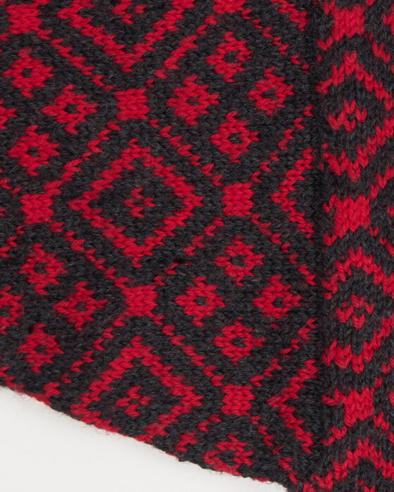 Вязаный свитер с орнаментом — фото 6