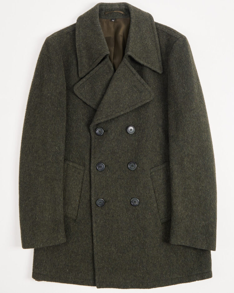 Двубортное пальто в классическом стиле