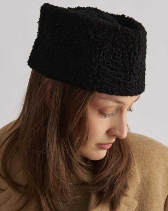 Пилотка из каракуля — фото 3