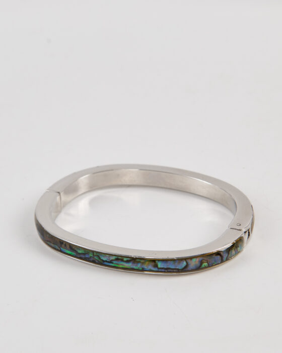 Браслет с перламутровой вставкой