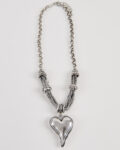 Колье с подвеской в форме сердца