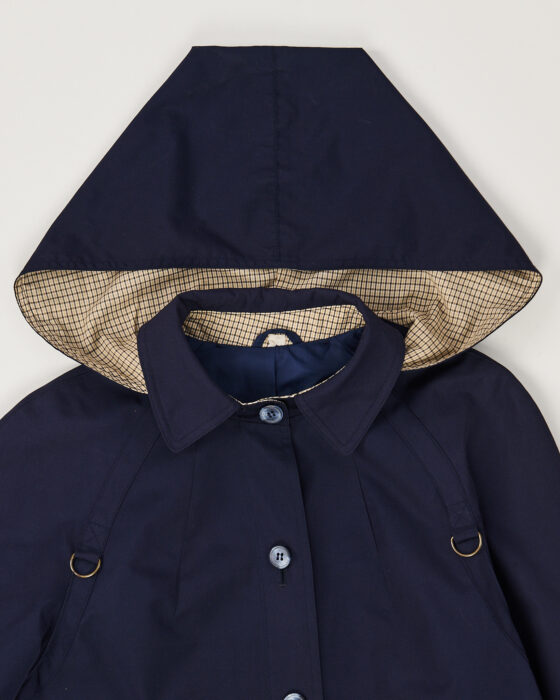 Темно-синий плащ с капюшоном — фото 2