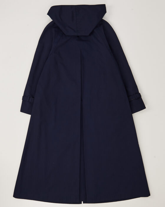 Темно-синий плащ с капюшоном — фото 4