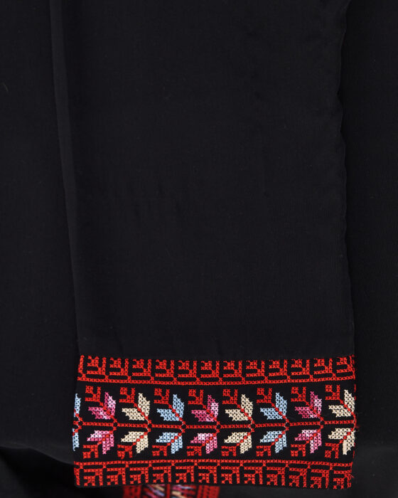 Платье с вышивкой — фото 5