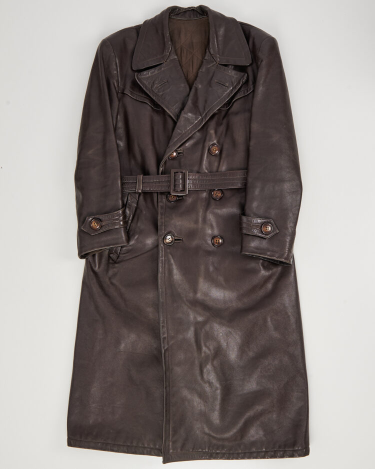 Утепленный кожаный плащ