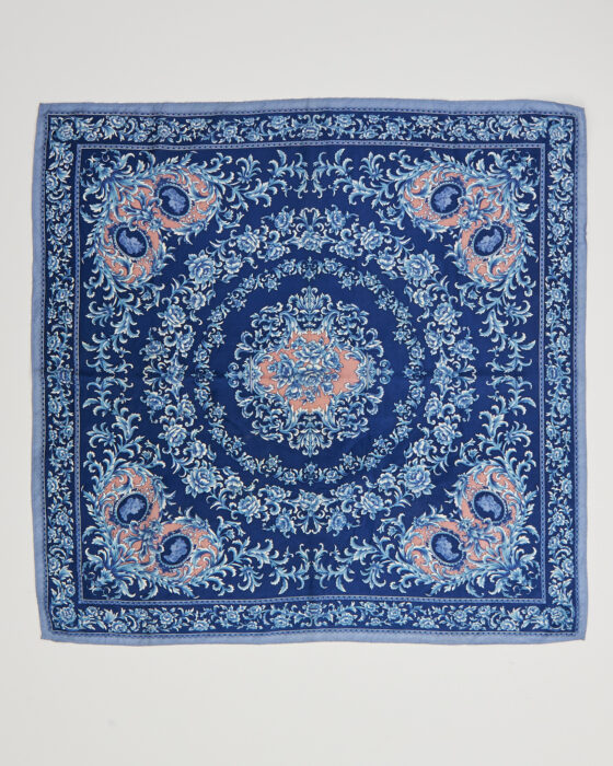 Винтажный платок с барочным орнаментом