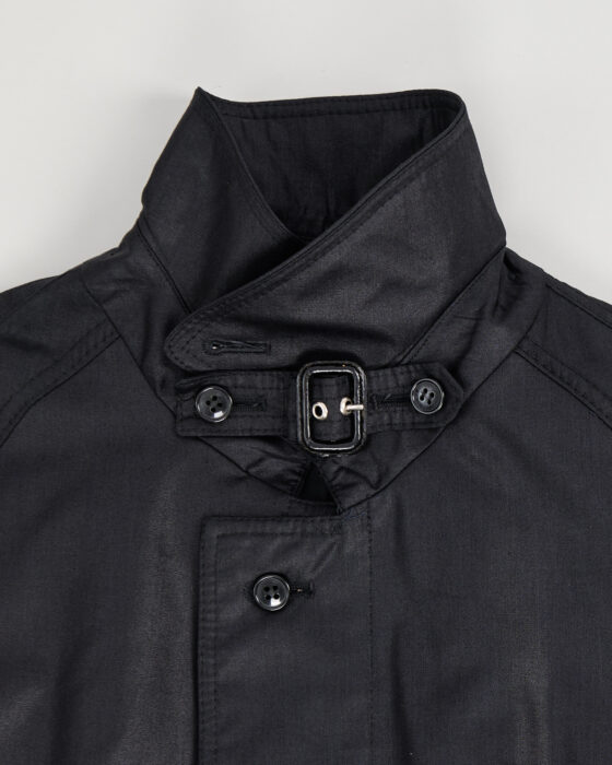 Винтажный черный плащ с акцентным воротником — фото 5