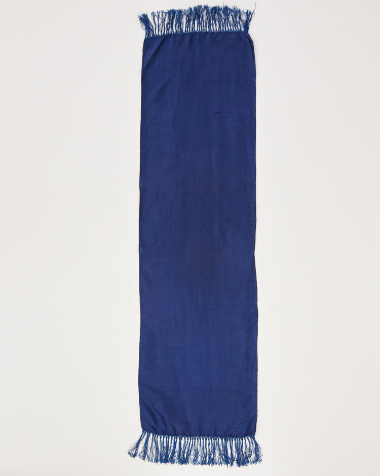 Синий шарф из дикого шелка