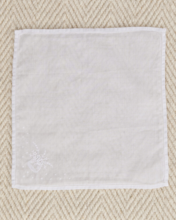 Носовой платок с вышивкой