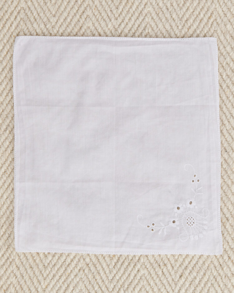 Носовой платок с вышивкой