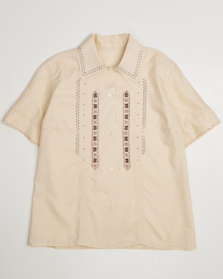 Рубашка с вышивкой